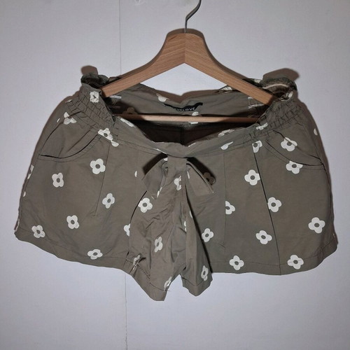 True Love women's shorts used khaki with floral pattern and bow