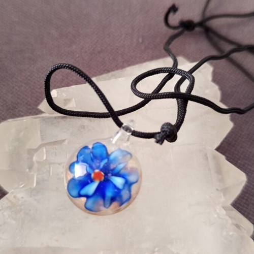 Murano necklace new, blue