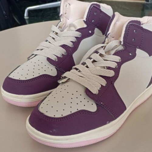 Women's athletic shoes like new, beige and purple, size 36