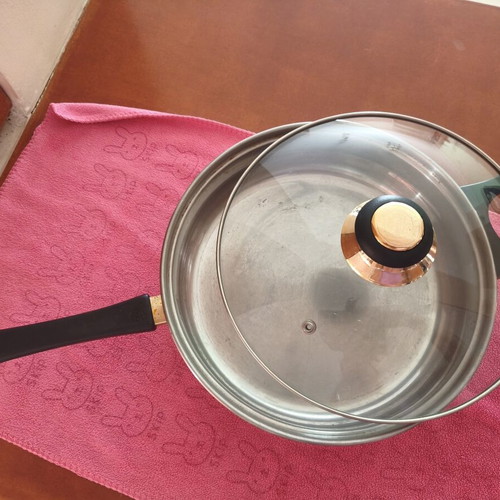 Empirestar 25cm stainless steel frying pan with glass lid, like new