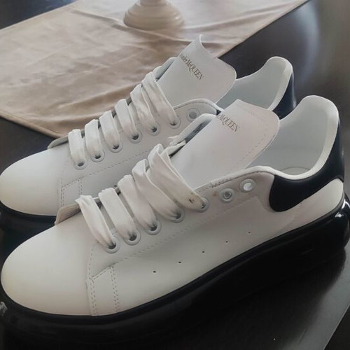 Alexander McQueen sneakers like new, size 44, black and white