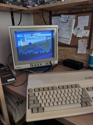 Amiga 500 complete system with Commodore 1084s monitor and accessories