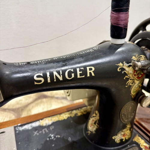 Singer vintage sewing machine used, motorized