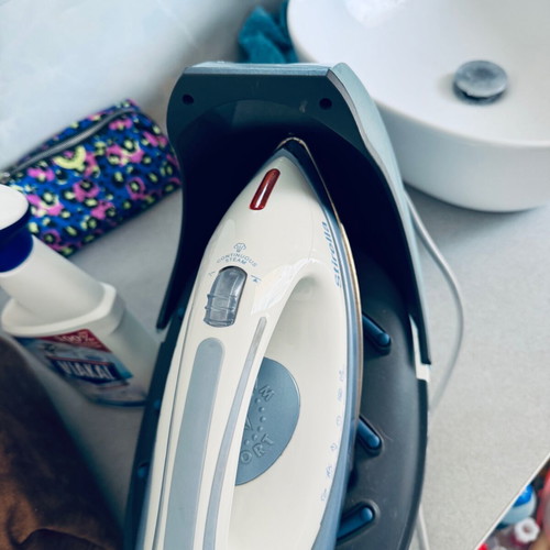 Stirella steam iron like new