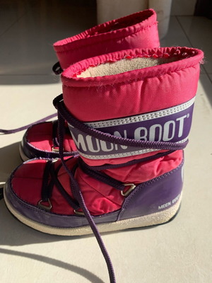 Moon boots kids used, size 29, waterproof and warm