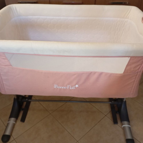 Bonne Nuit Baby Cradle like new, bedside bassinet with adjustable height
