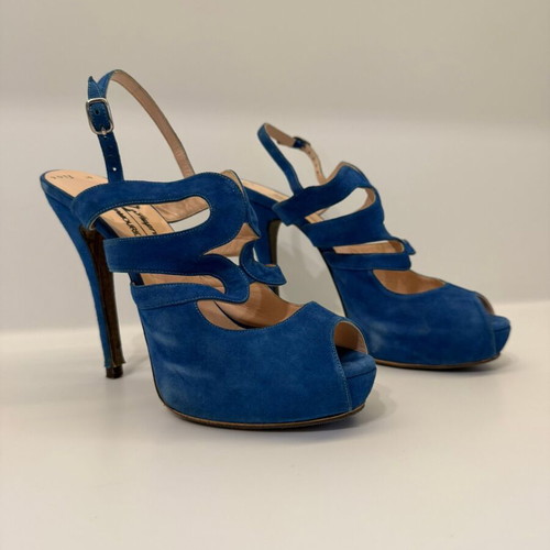 Dress2Impress blue electric leather platform sandals like new