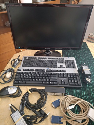 Монитор Samsung 24" с 2 клавиатури HP и мишка като нов