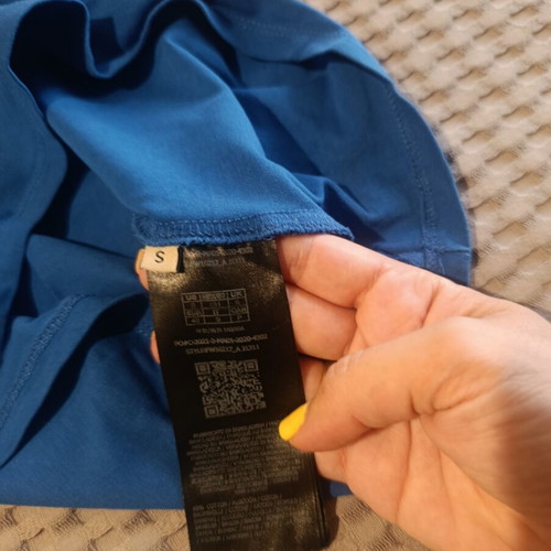 Guess T-shirt small size, blue