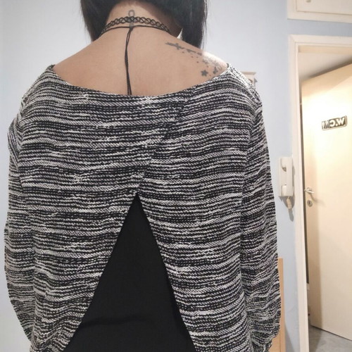 Woolen blouse with black back transparency like new