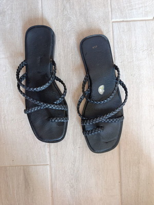 Flat sandals used, black, size 37