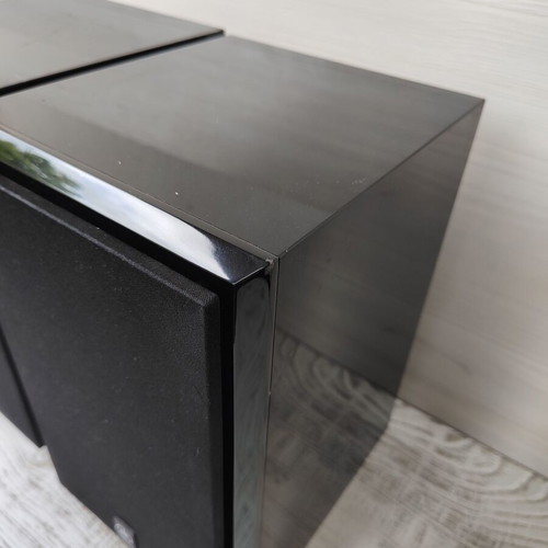 Yamaha NX-E400 PianoCraft Bookshelf Speakers like new, high-gloss piano black