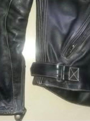 Uvex leather motorcycle jacket size 50 almost like new with back protector