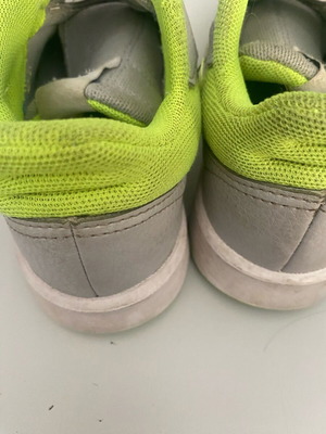 Adiddas kids shoes size 29 in good condition