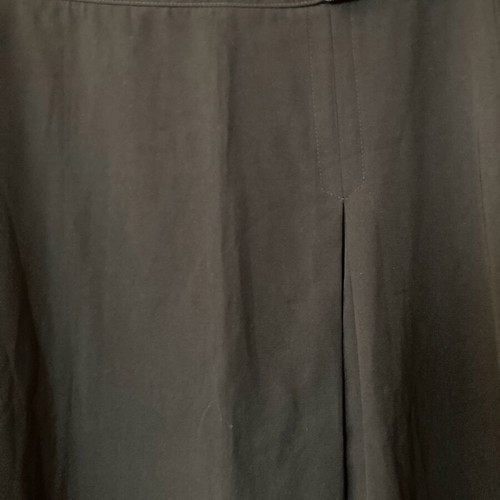 Asymmetric black skirt like new with pleat and front slit