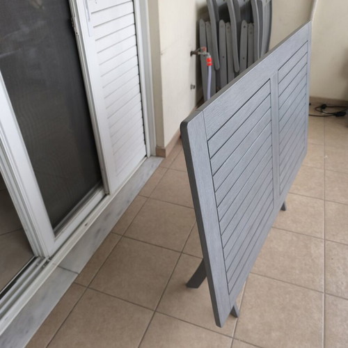 Garden table with 4 chairs and cushions like new