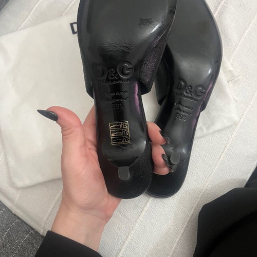 Dolce & Gabbana black pointed toe slingback pumps new