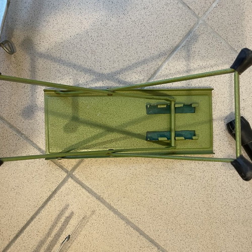 Guitar stand, footrest and music stand used, foldable platinum set
