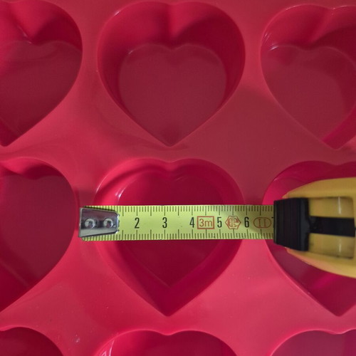Silicone heart-shaped mold set of 2 new
