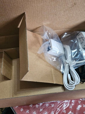 Ρούτερ Vodafone H300s σαν καινούργιο με καλώδια στο κουτί του