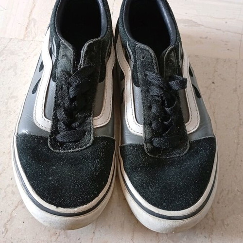 Vans shoes size 32 used in good condition