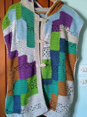 Handmade knitted sleeveless cardigan with hood like new, size M-L