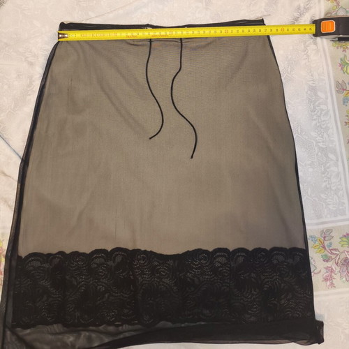 Skirt with black tulle and lace, size M, like new