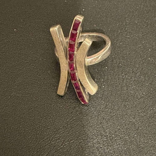 Women's ring No52 like new, red and gold