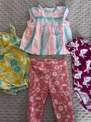 Baby girl clothes 3 months like new, 4 pieces Carter’s