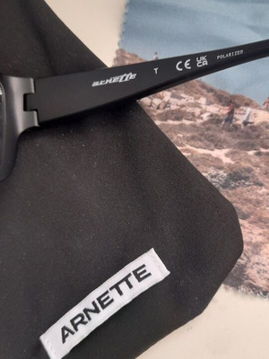 Γυαλιά ηλίου Arnette μεταχειρισμένα, polarized με μπλε φακό