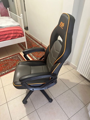 Gaming chair like new