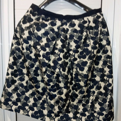 Weekend Max Mara skirt new, size L, black and white