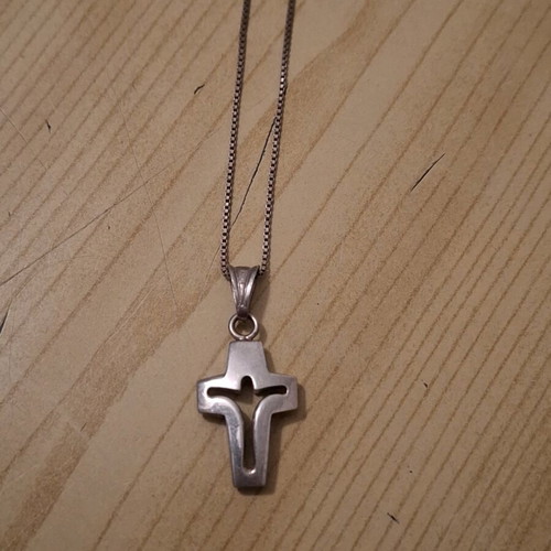 Silver necklace and earrings set 925 like new with cross