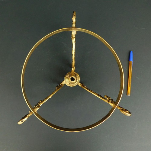 Embossed metal lamp part wreath