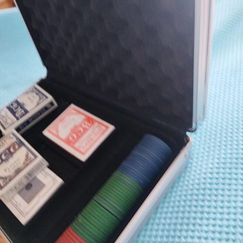 Card game suitcase with 4 decks and chips new