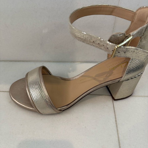 Clark’s sandals new silver-gold with soft sole
