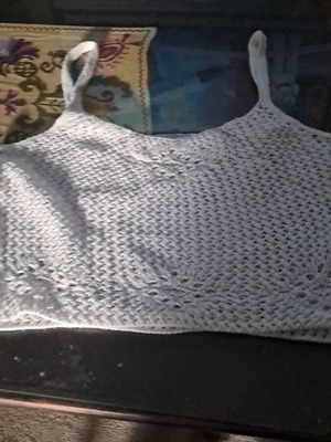 Pink Woman knitted crop top size L like new, white