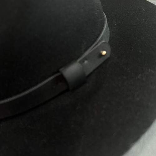 Fedora style hat like new, black, timeless design