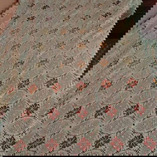 Покривка за маса ръчно плетена, като нова, размери 175x145 см