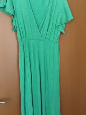Green dress one size used, summer viscose blend