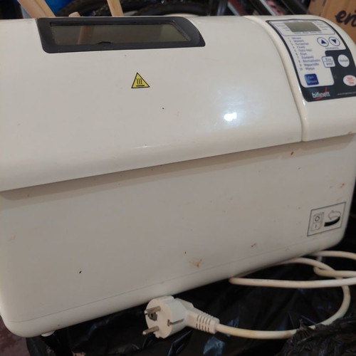 Bread maker used with missing kneading paddle