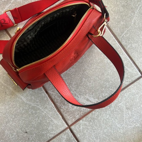 Women's shoulder bag like new, red