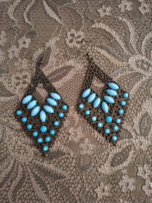 Earrings used with turquoise elements