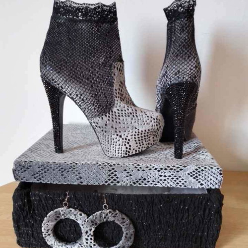 Boots set with earrings new, size 38