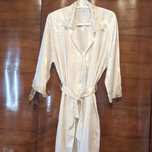 Satin robe Jeannette Lingerie like new, white, size L