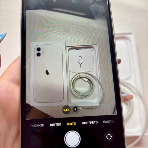 iPhone 11 used with 3 free cases, white, 64GB, Dual SIM