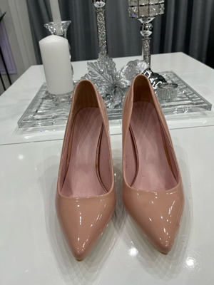 Pink pumps used with thin heel, size 38