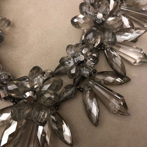 Zara vintage necklace with floral design, new, gray