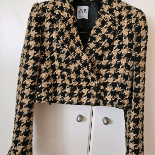 Cropped tweed jacket Zara like new, size large, black and beige