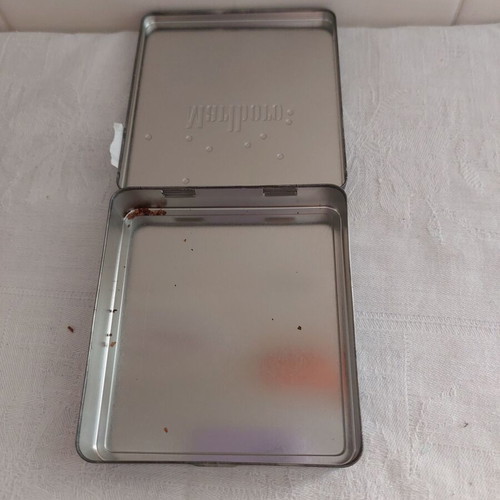 Marlboro metal collectible case used